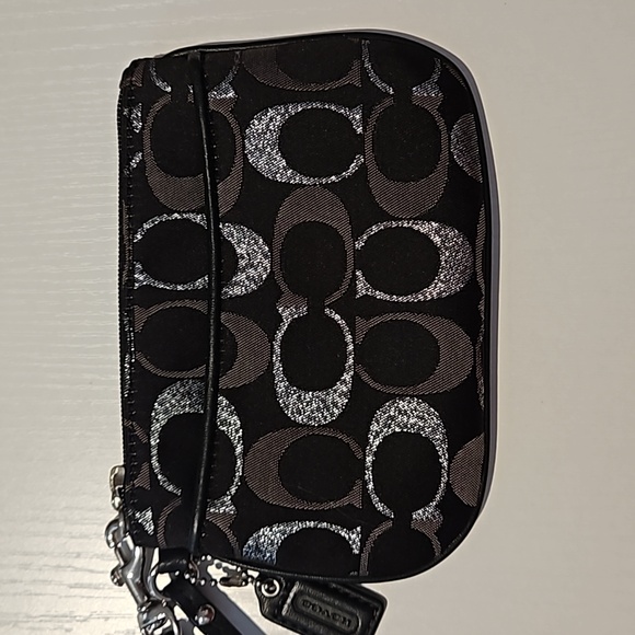 Coach black and silver Signature C wristlet with front pocket and hang tag - Picture 2 of 7